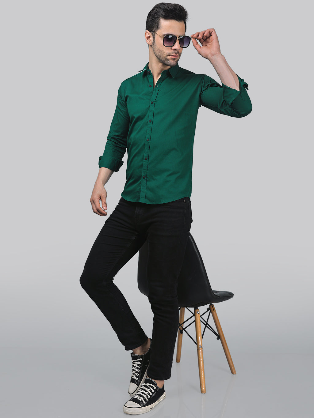 What are the key characteristics of poplin fabric that make it suitable for shirts?