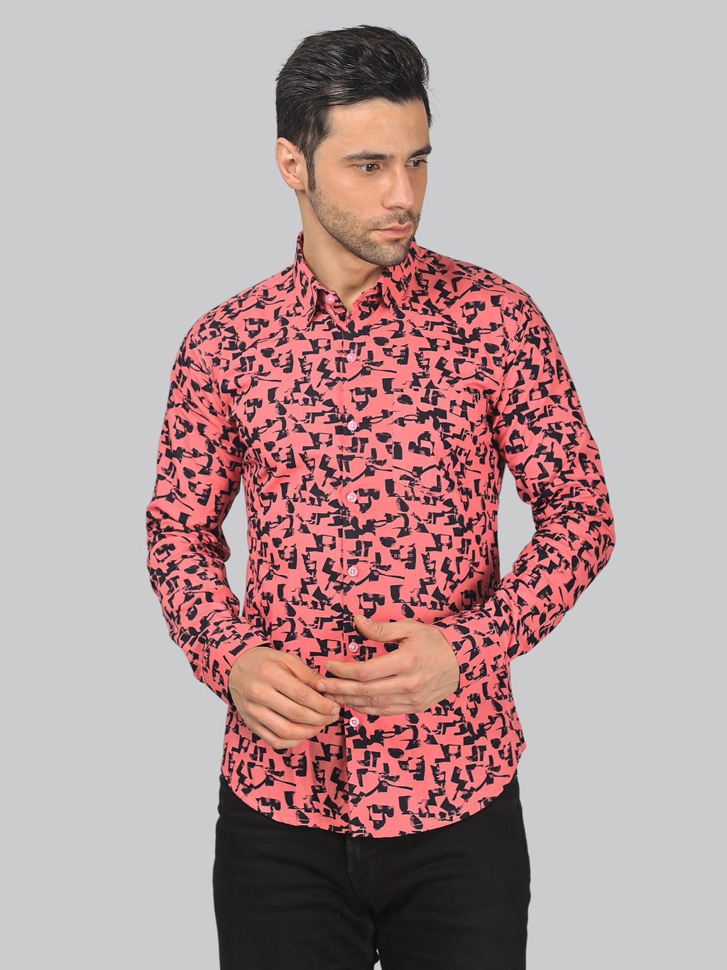 What are the common colors and patterns found in flannel fabric shirts?