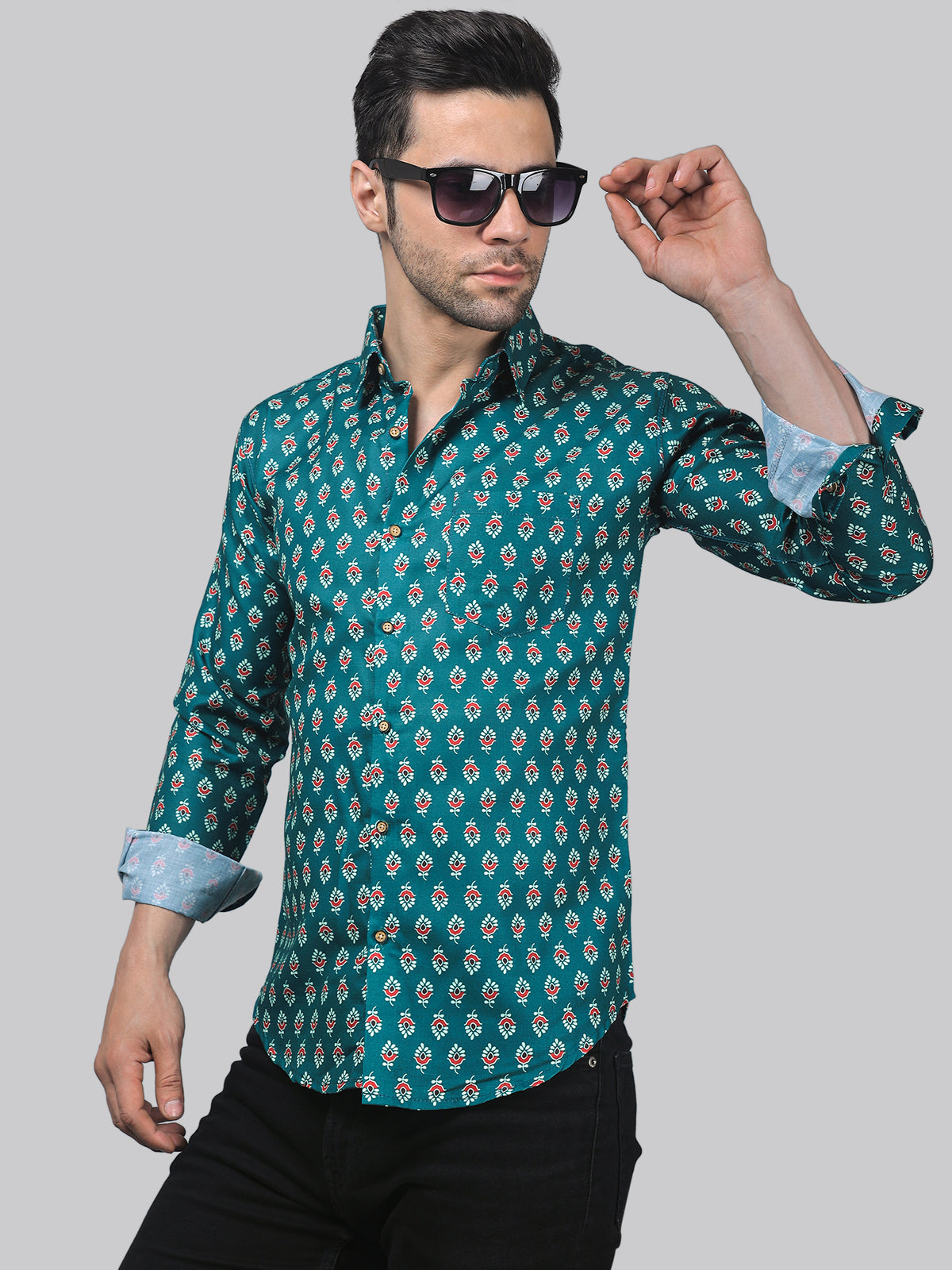 How does the weight of poplin fabric compare to other commonly used shirt fabrics?
