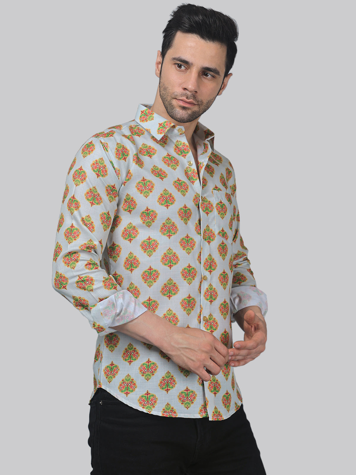 What colors are commonly available for Oxford cotton shirts?