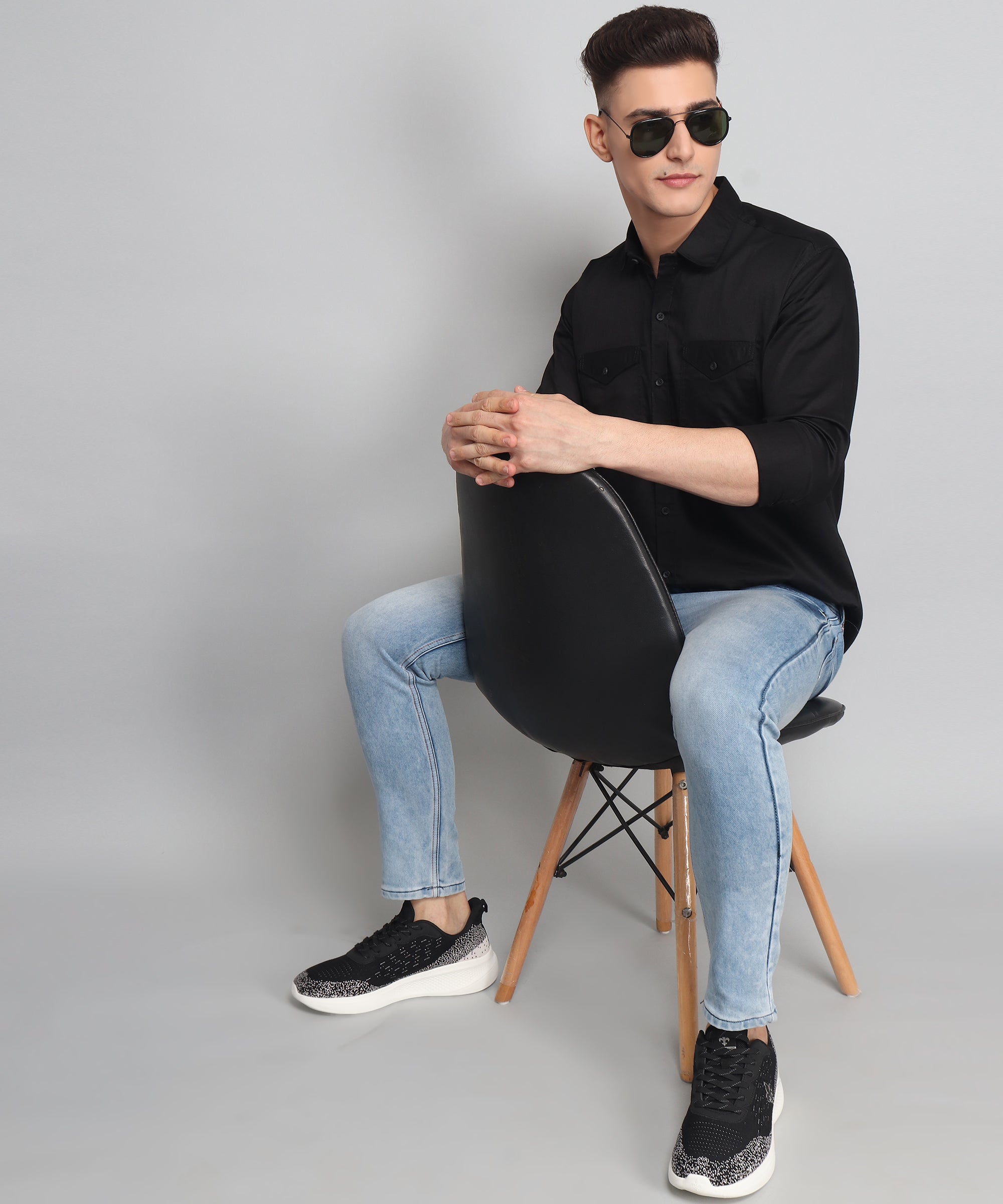 Effortless Edge: The Modern Appeal of the Double Pocket Black Linen Shirt