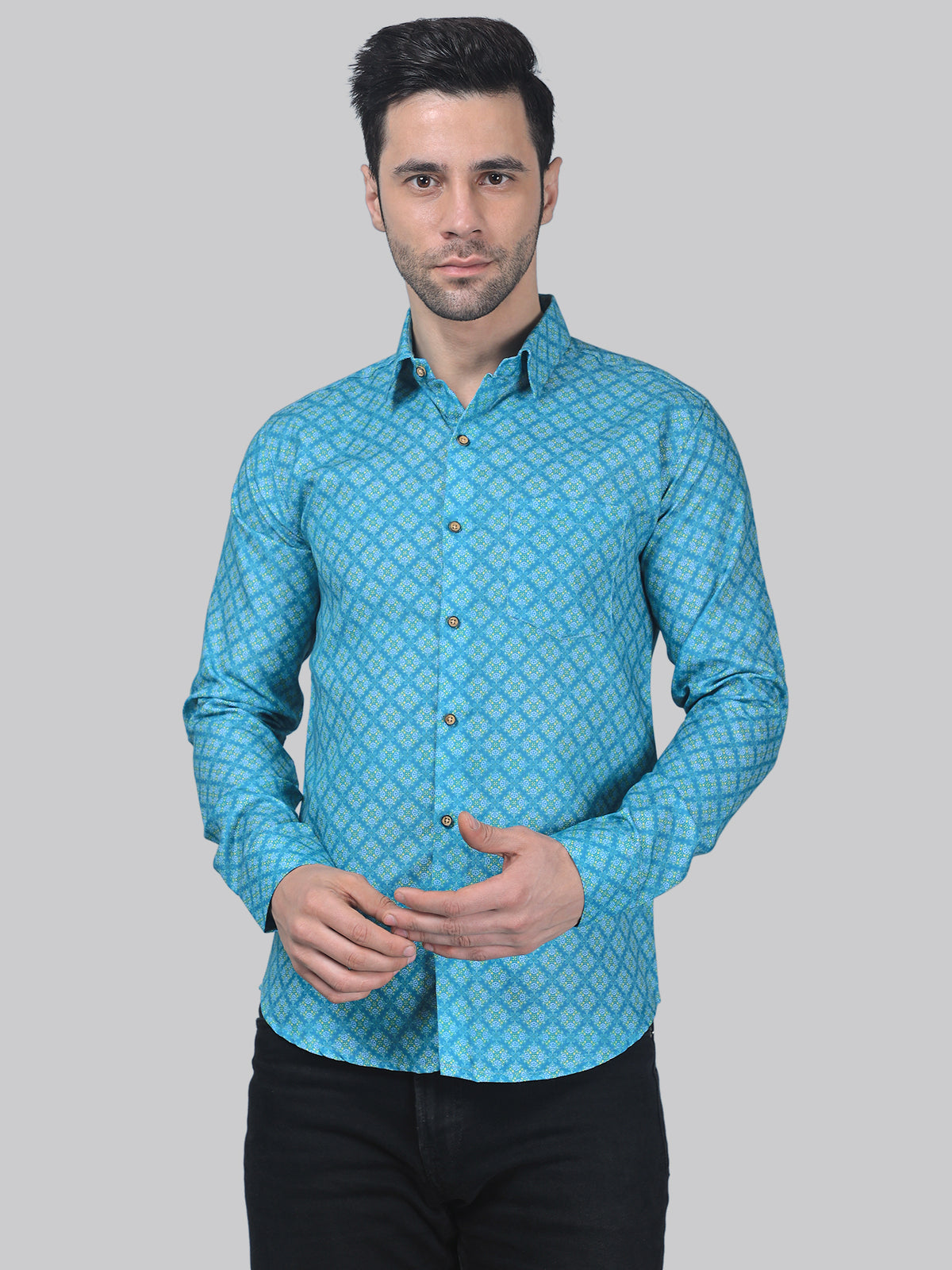 What is the history behind Oxford cotton fabric?