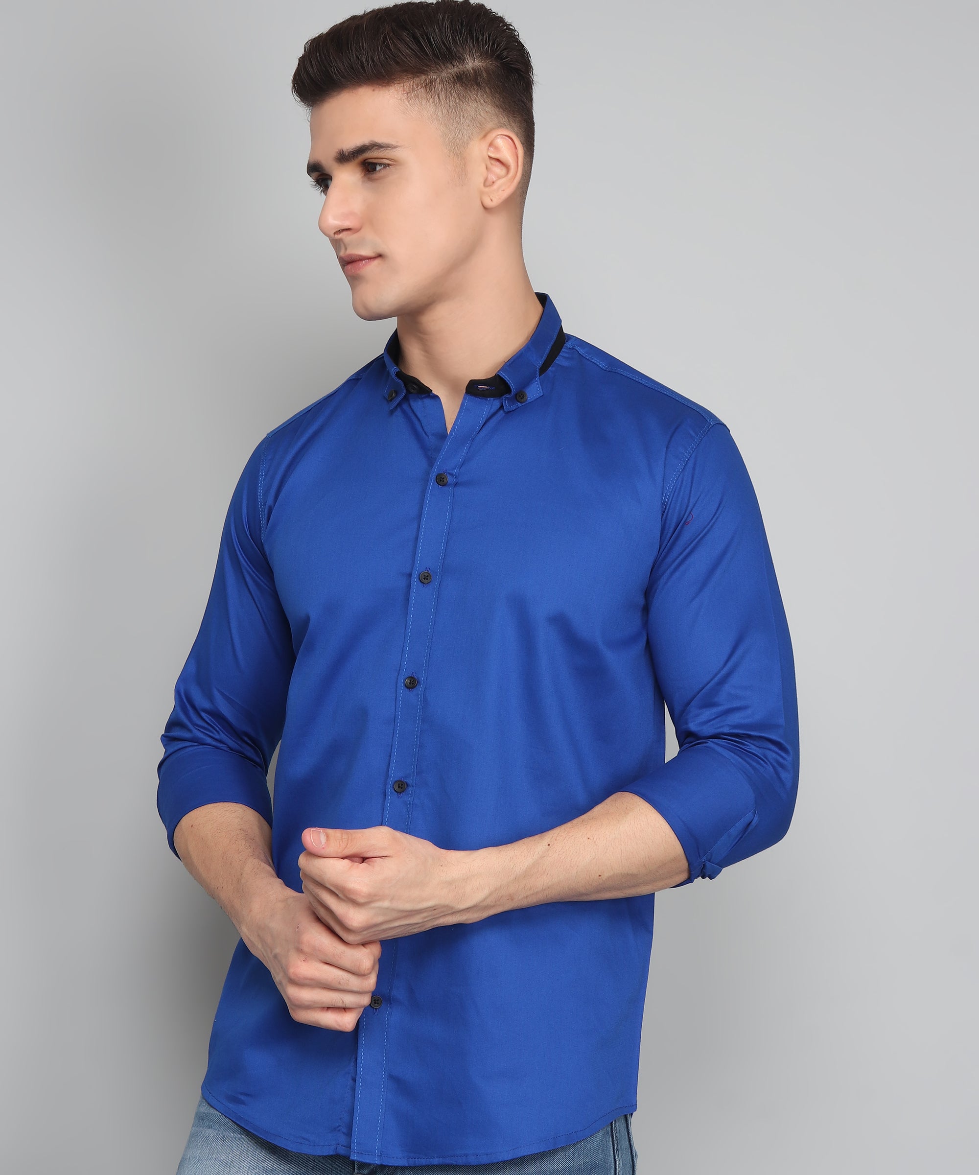 Breeze Through Style: Embracing the Elegance of Lightweight and Breathable Shirts