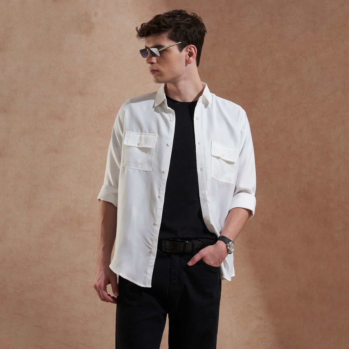 Man wearing a white solid slim-fit shirt with dual flap pockets