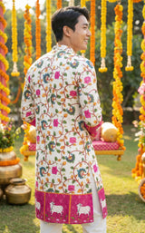 Men Off-White Floral & Ethnic Border Printed Kurta 4