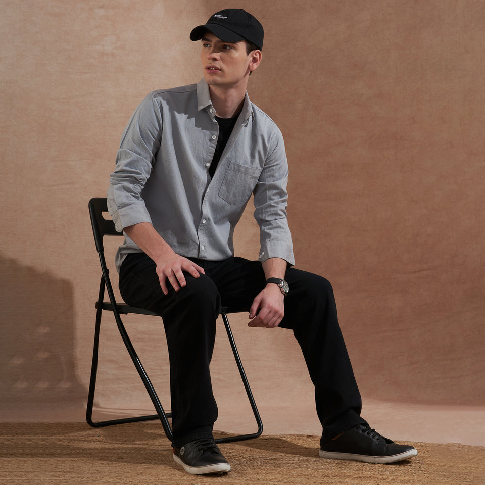 Men Light Grey Solid Spread Collar Slim Fit Casual Shirt