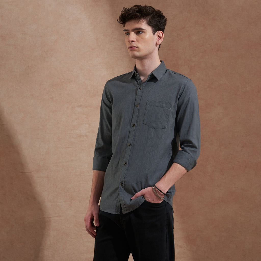 Men Dark Grey Solid Spread Collar Slim Fit Casual Shirt