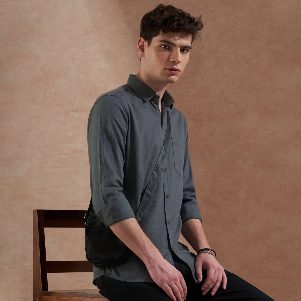 Men Dark Grey Solid Spread Collar Slim Fit Casual Shirt