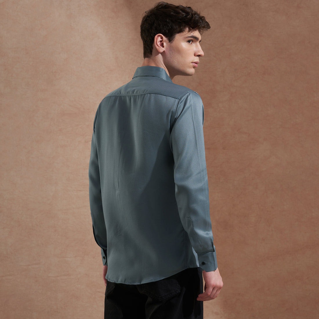 Men's blue solid slim-fit shirt with dual flap pockets, product view