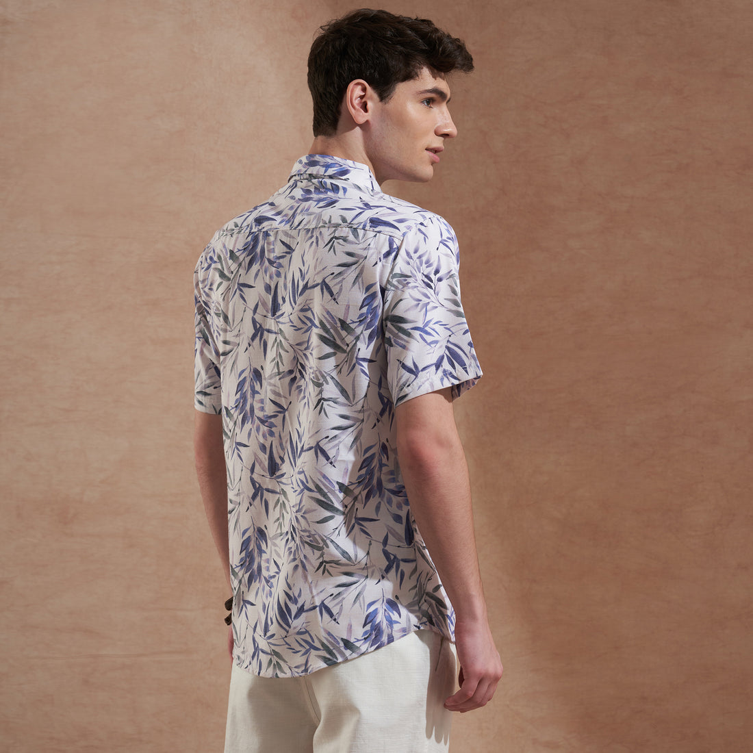 Men White & Blue Leaf Printed Slim Fit Casual Shirt Short Sleeve
