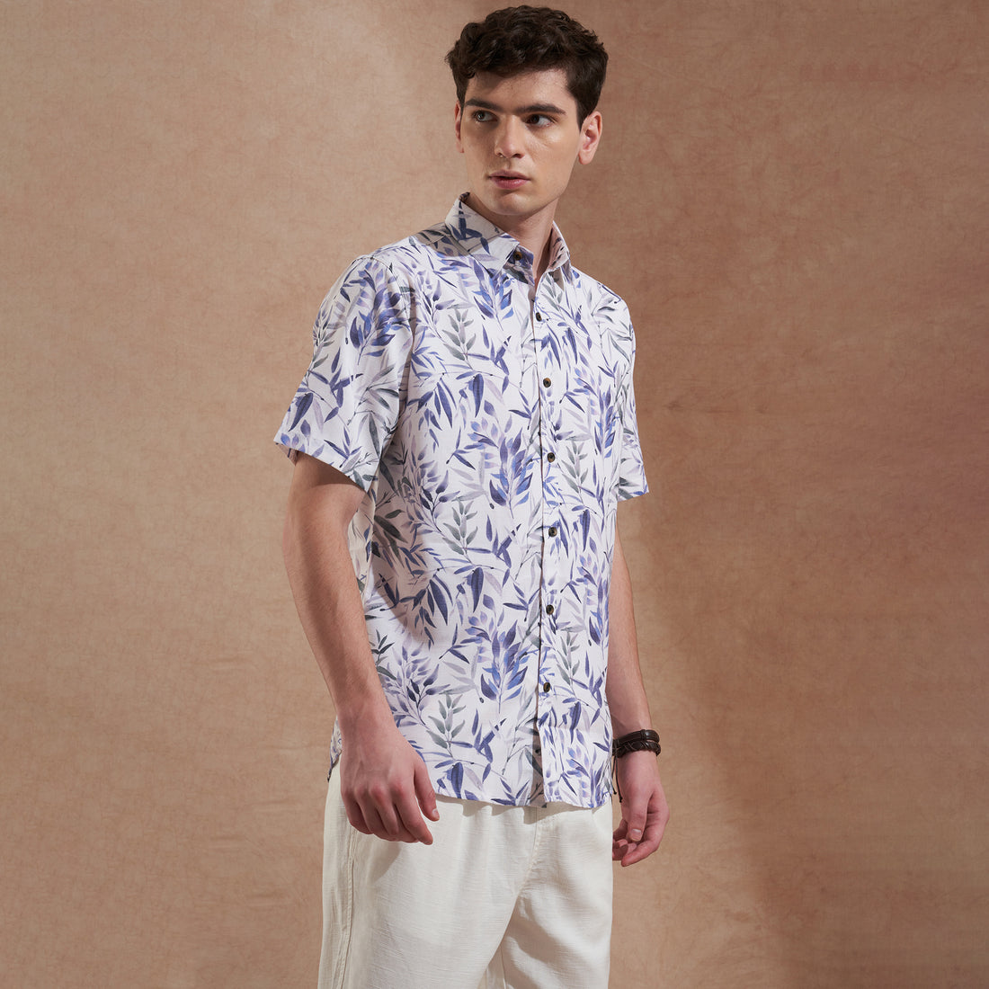 Men White & Blue Leaf Printed Slim Fit Casual Shirt Short Sleeve
