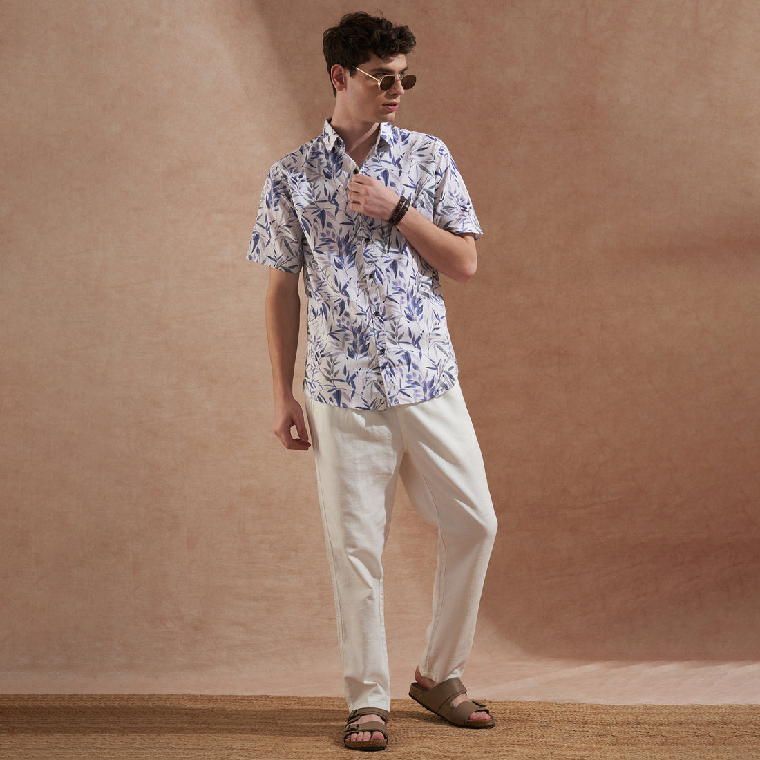 Men White & Blue Leaf Printed Slim Fit Casual Shirt Short Sleeve