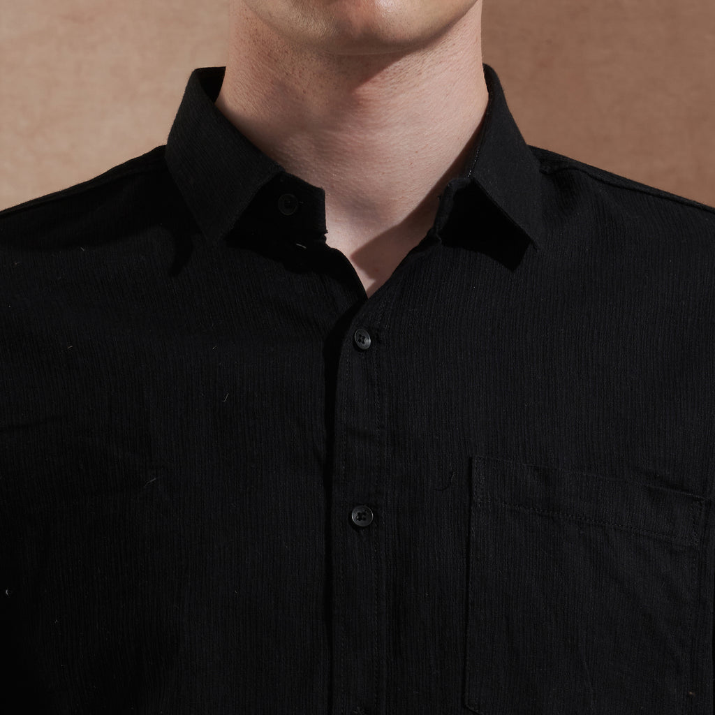 Men Black Solid Spread Collar Slim Fit Casual Shirt