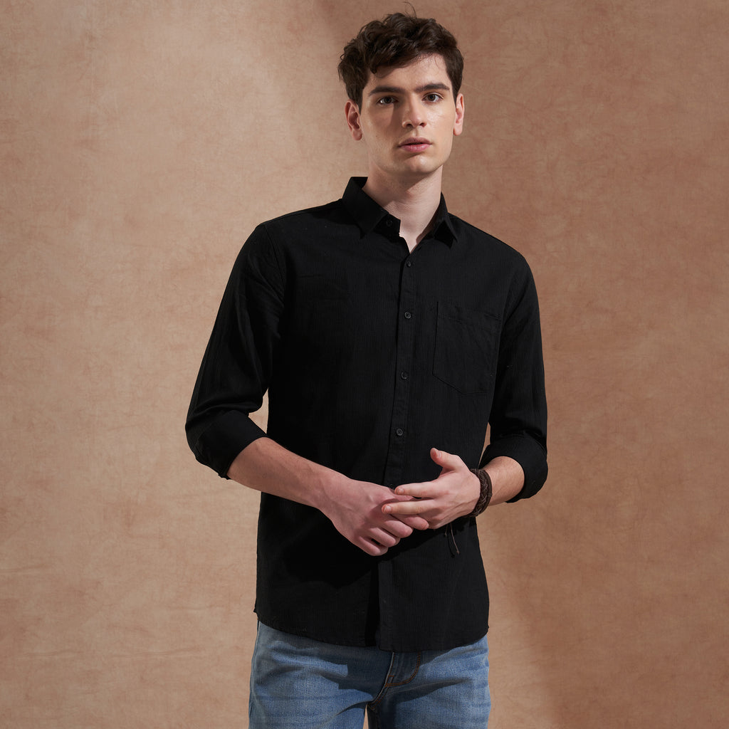 Men Black Solid Spread Collar Slim Fit Casual Shirt