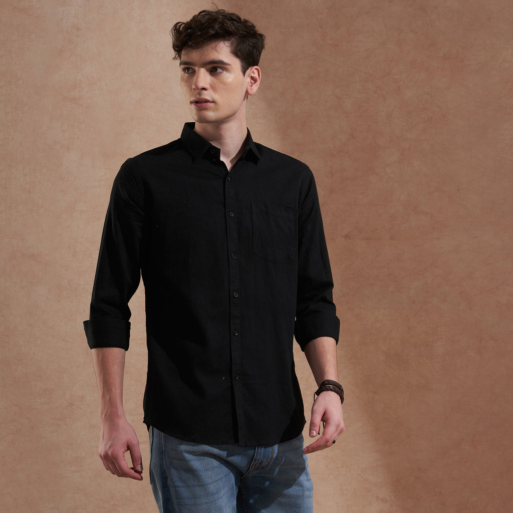 Men Black Solid Spread Collar Slim Fit Casual Shirt