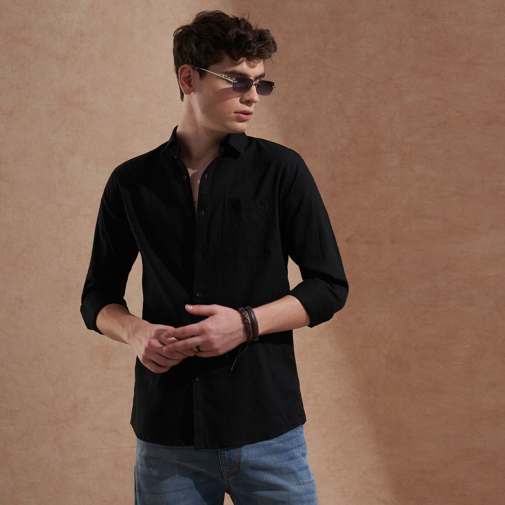 Men Black Solid Spread Collar Slim Fit Casual Shirt