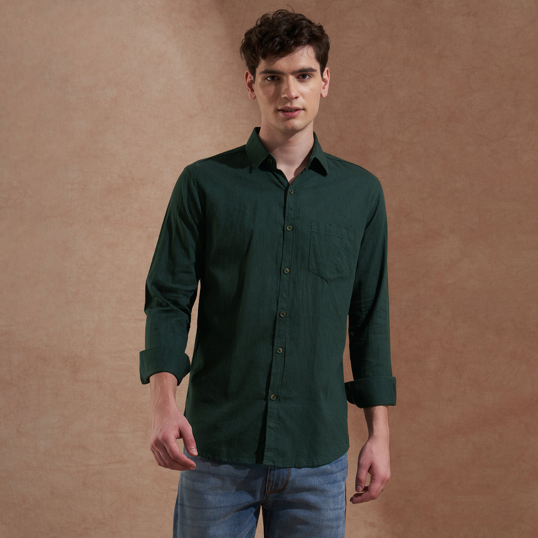 Men Dark Green Solid Spread Collar Slim Fit Casual Shirt