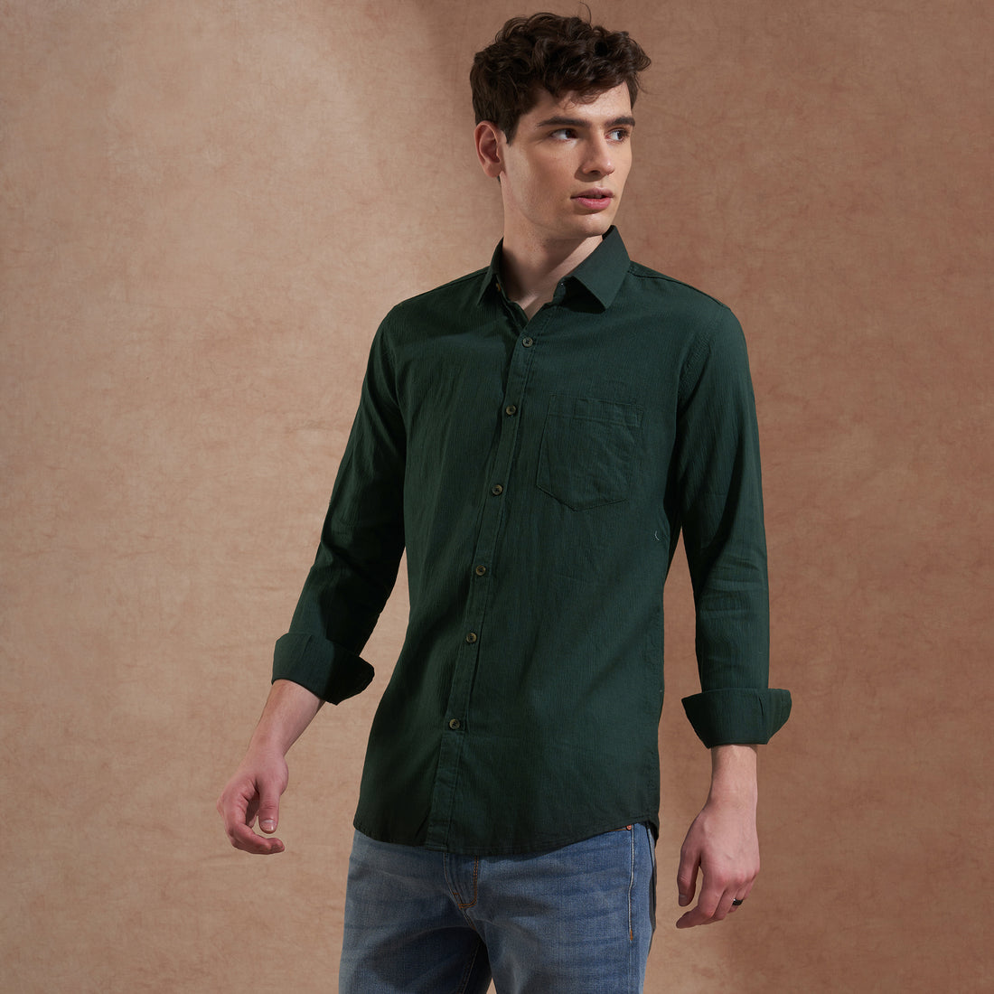 Men Dark Green Solid Spread Collar Slim Fit Casual Shirt