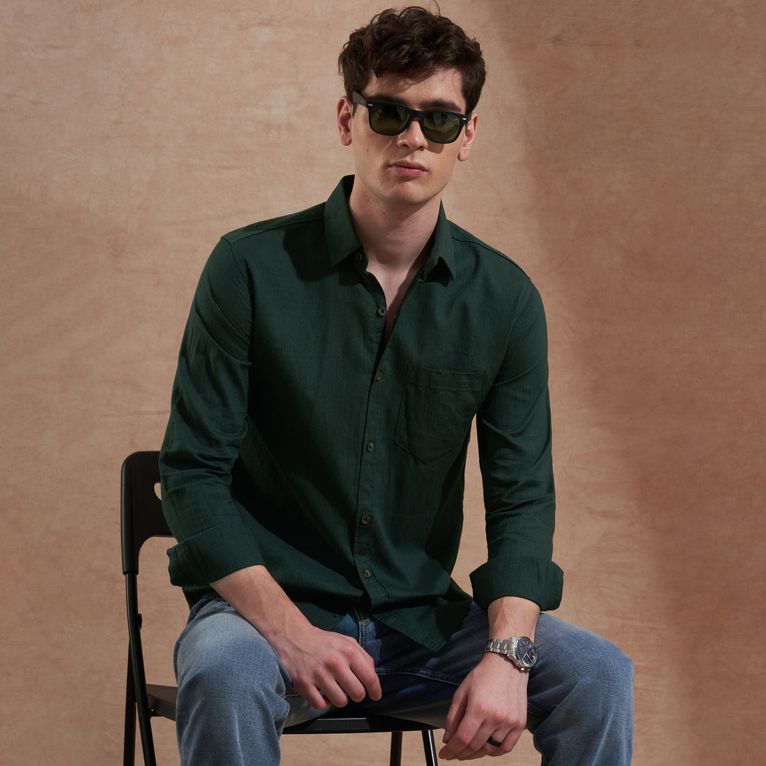 Men Dark Green Solid Spread Collar Slim Fit Casual Shirt