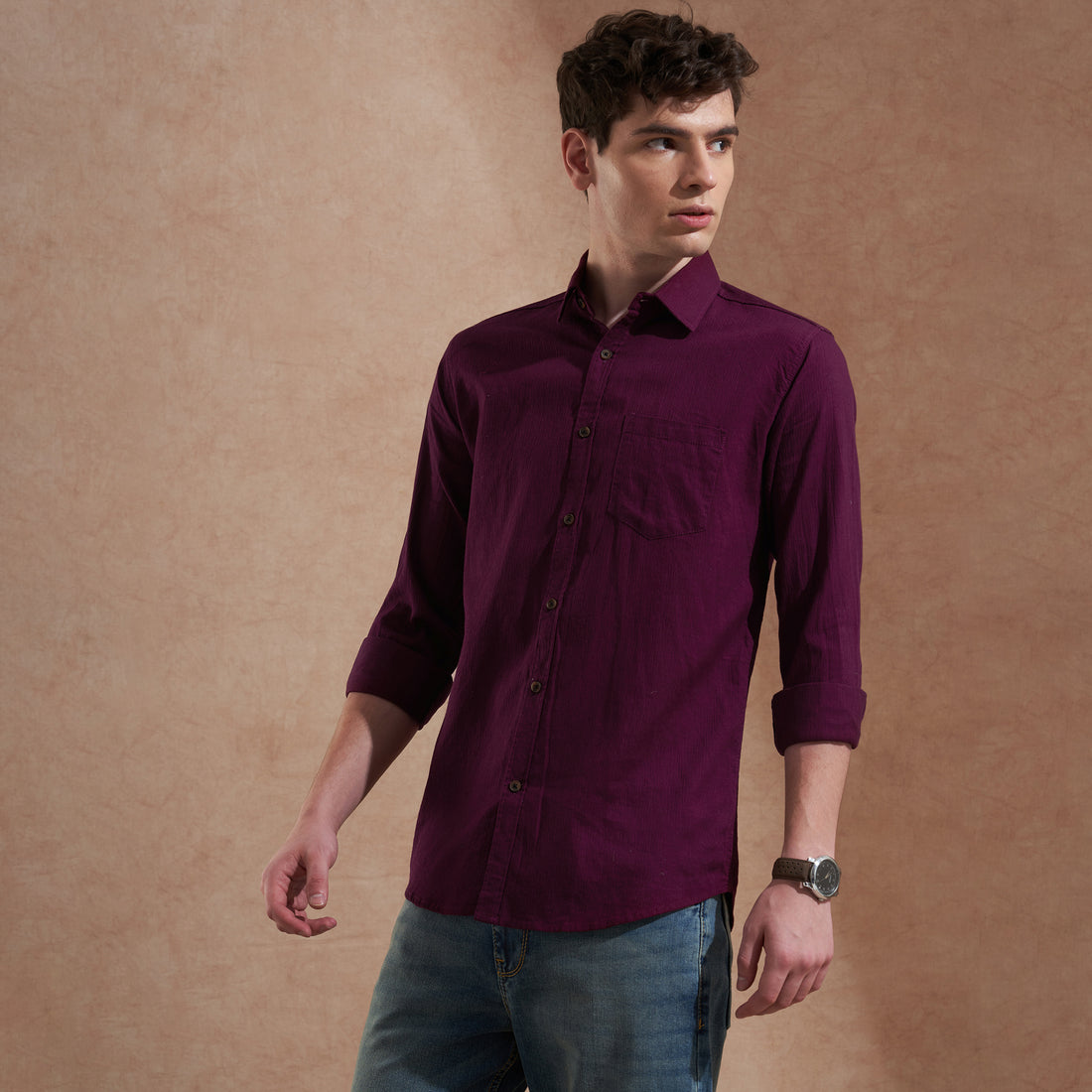 Men Dark Purple Solid Spread Collar Slim Fit Casual Shirt