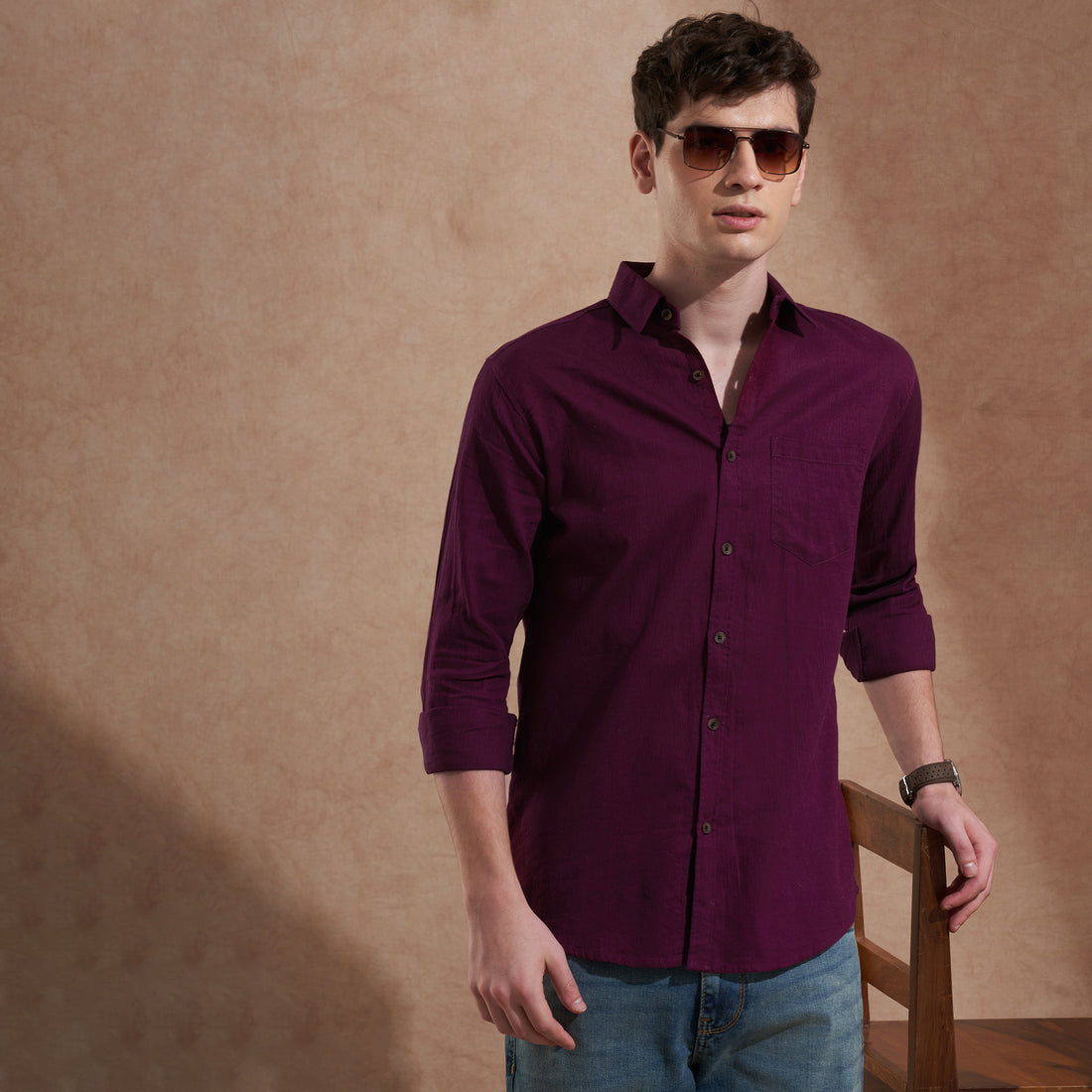 Men Dark Purple Solid Spread Collar Slim Fit Casual Shirt