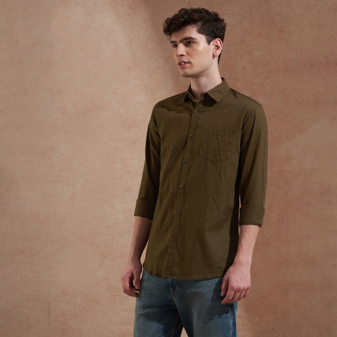 Men Olive Green Solid Spread Collar Slim Fit Casual Shirt