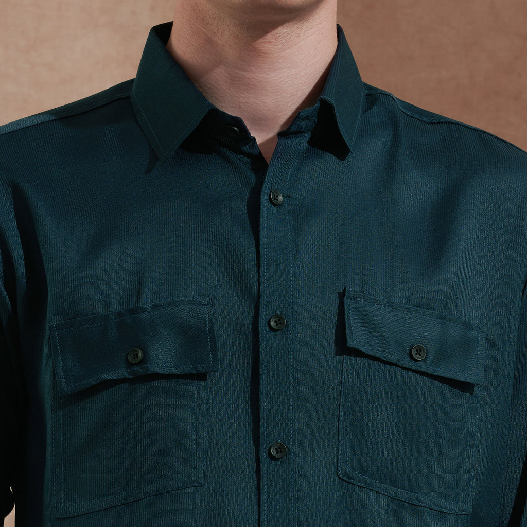 Men Dark Green Solid Spread Collar Slim Fit Casual Shirt with Dual Flap Pockets