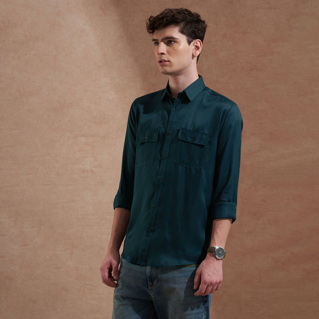 Men Dark Green Solid Spread Collar Slim Fit Casual Shirt with Dual Flap Pockets