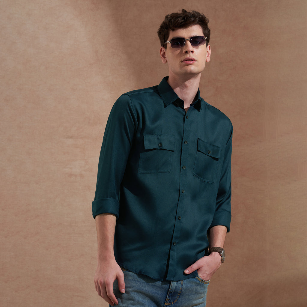 Men Dark Green Solid Spread Collar Slim Fit Casual Shirt with Dual Flap Pockets