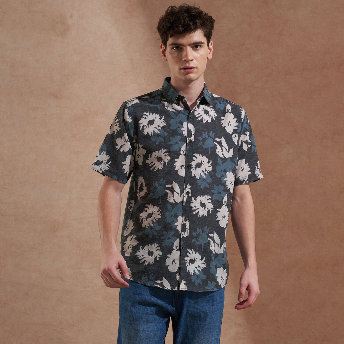 Men Charcoal Grey Floral Printed Slim Fit Casual Shirt Short Sleeve