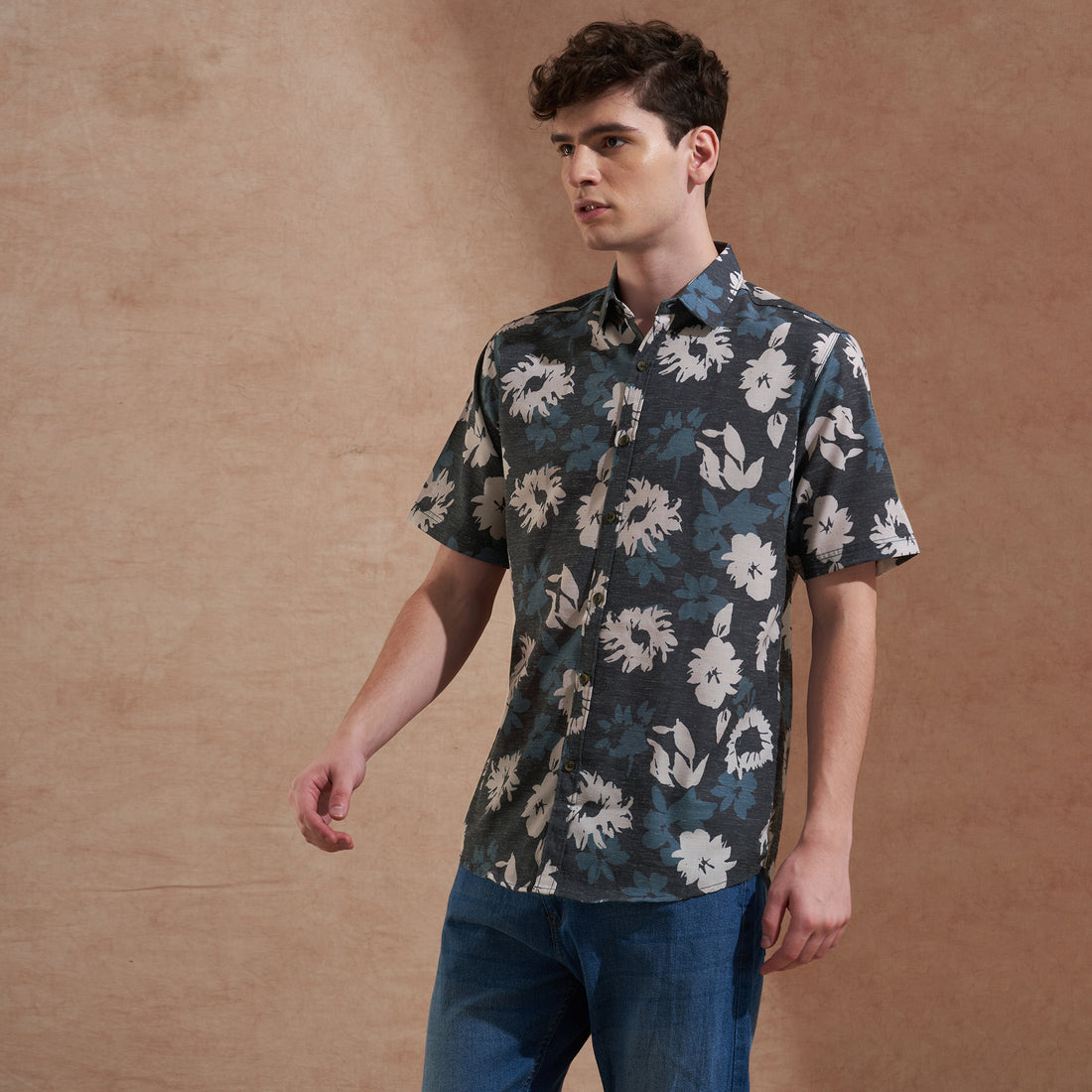 Men Charcoal Grey Floral Printed Slim Fit Casual Shirt Short Sleeve