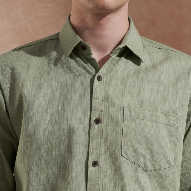 Men Light Green Solid Spread Collar Slim Fit Casual Shirt