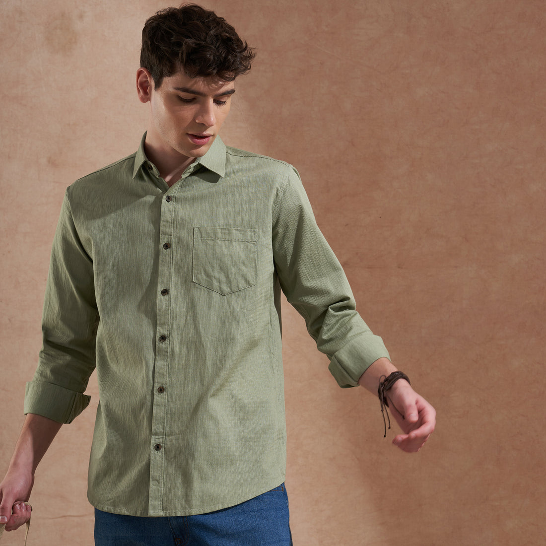 Men Light Green Solid Spread Collar Slim Fit Casual Shirt