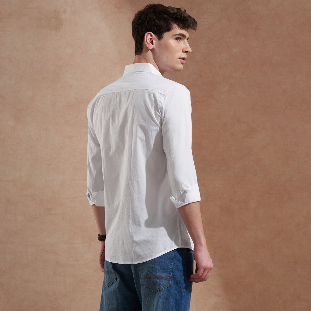 Men White Solid Spread Collar Slim Fit Casual Shirt