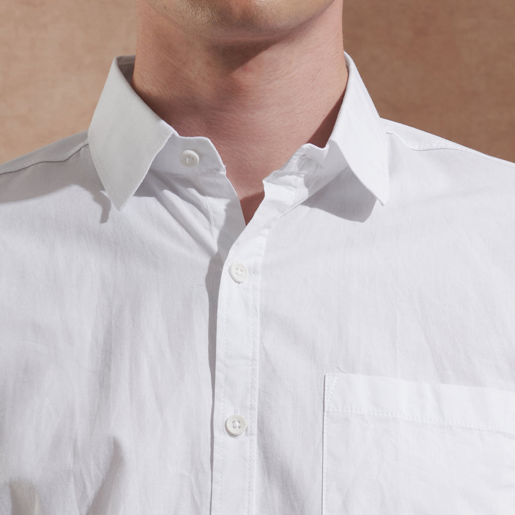 Men White Solid Spread Collar Slim Fit Casual Shirt