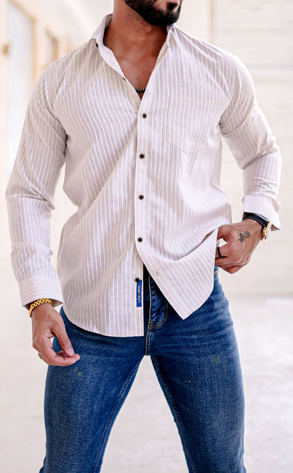 a man wearing a white shirt and blue jeans