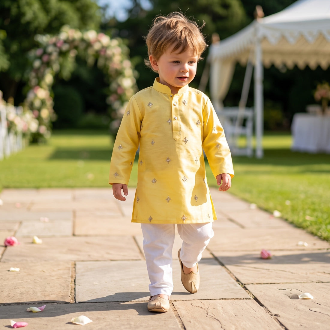 TryBuy TB_21114_KID, 2–3 years: Full-length front view of the yellow boys kurta in a garden