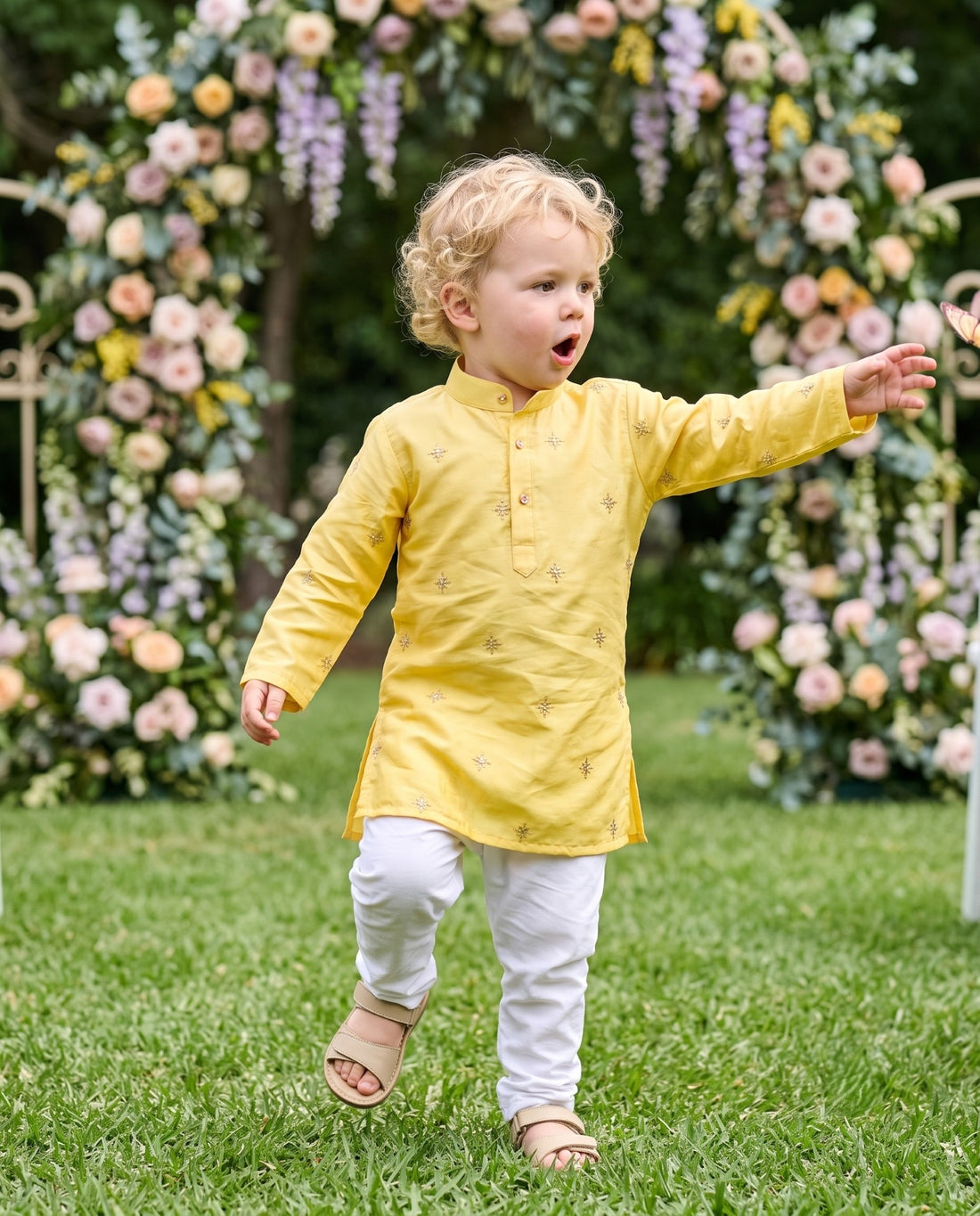TryBuy TB_21114_KID, 2–3 years: Yellow kids kurta in motion showing the straight silhouette and long sleeves