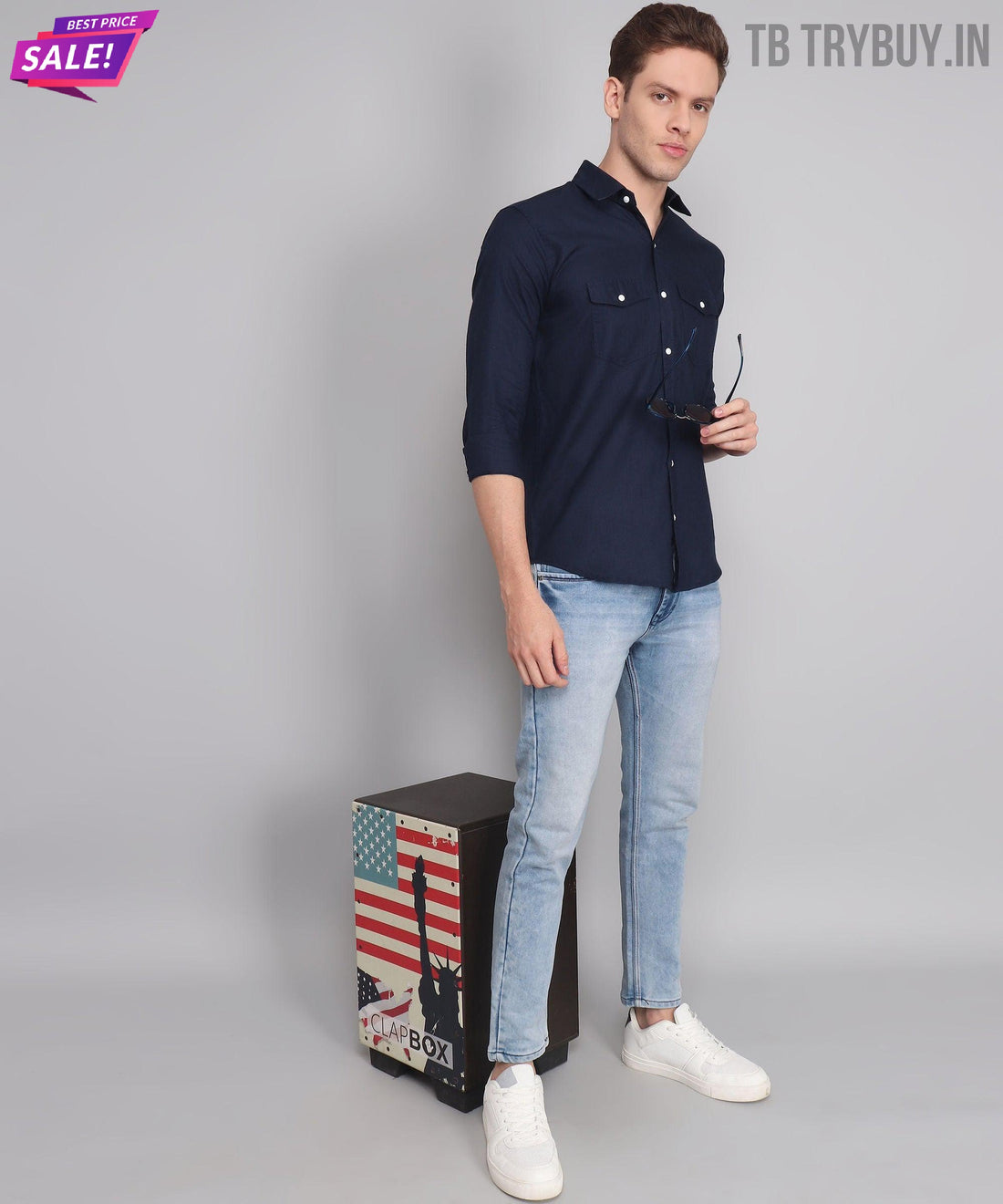 
TryBuy a man standing next to a suitcase ile an american flag on it görseli
